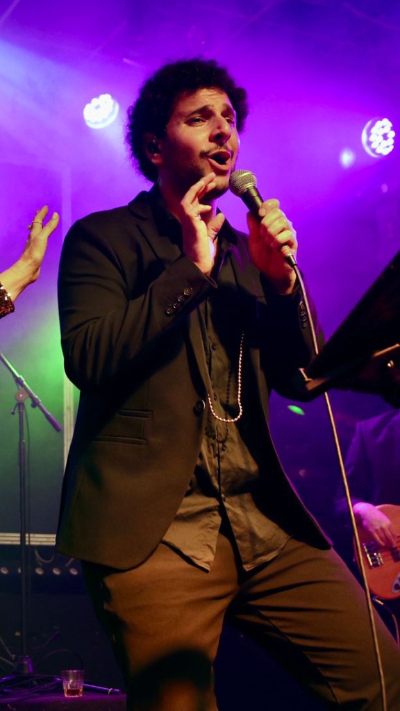 דור סינוואני - שירה